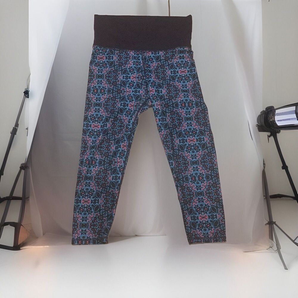 Fabletics Womens S Blue Mosaic Print Salar‎ Printed Capri Leggings